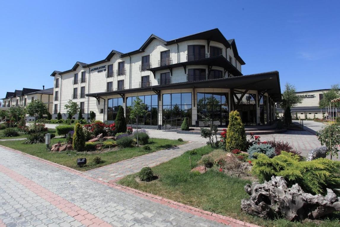 Комплекс Гостиниц Athletic Taraz Exteriör bild
